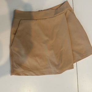 Tan skort